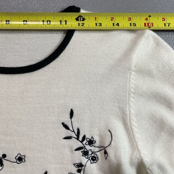 Womens Sweater Cream Black Embroidered Beaded Floral Trim Round Neck Size M - Picture 3 of 8